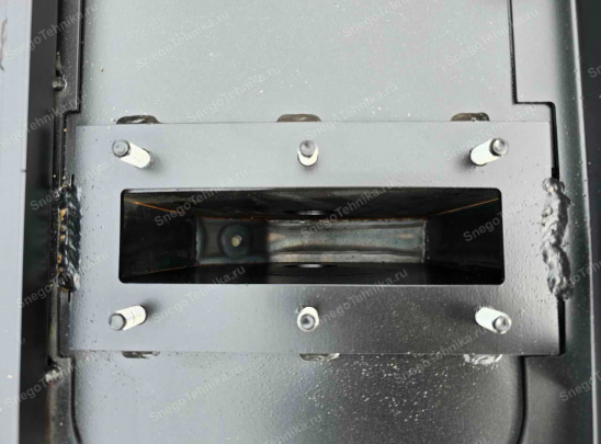 Картер коробки реверса выполнен с запасом прочности